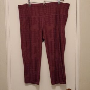 DSG Capri Comfy Yoga Workout athletic pants leggings sz 2X NWOT purple maroon